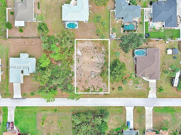3rd image of 1 Carpenter Ln