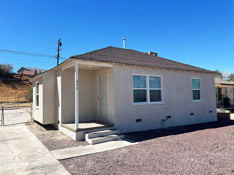 950 Flora St — Photo 1