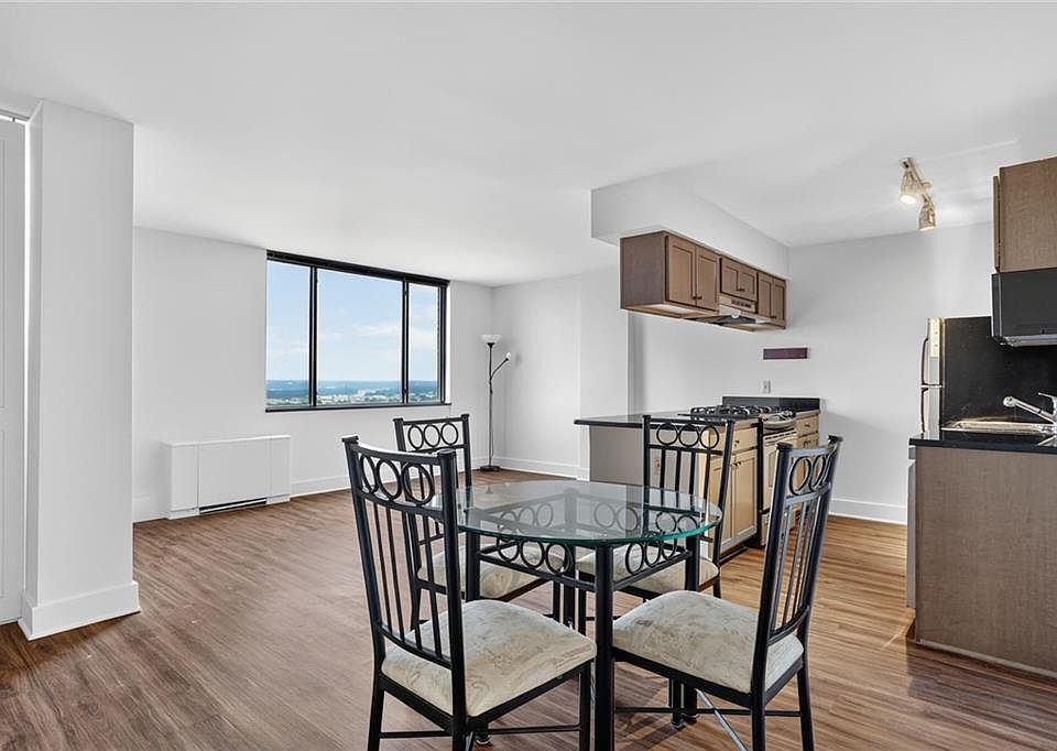 1st image of 600 E 8th St APT 8H