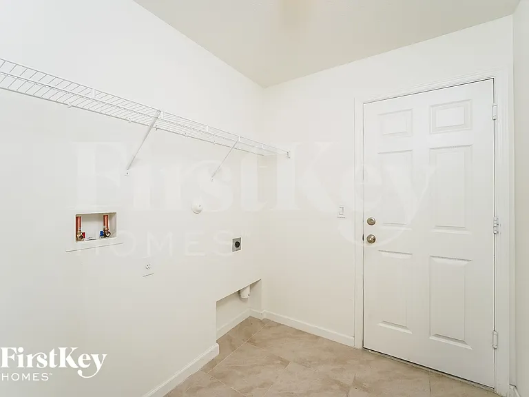 1481 SW Kamchatka Ave — Photo 15