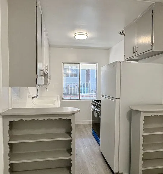 1010 N Stanley Ave #8 — Photo 10