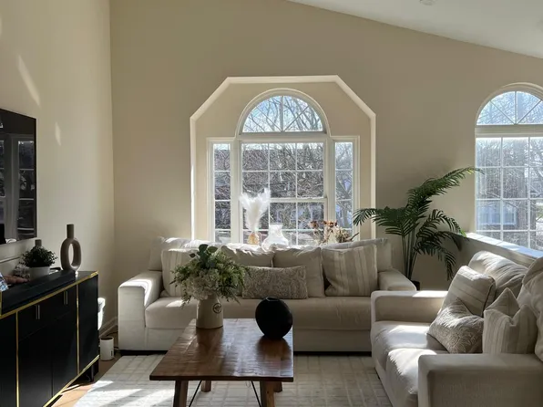 2105 Griffith St, Philadelphia, PA 19152