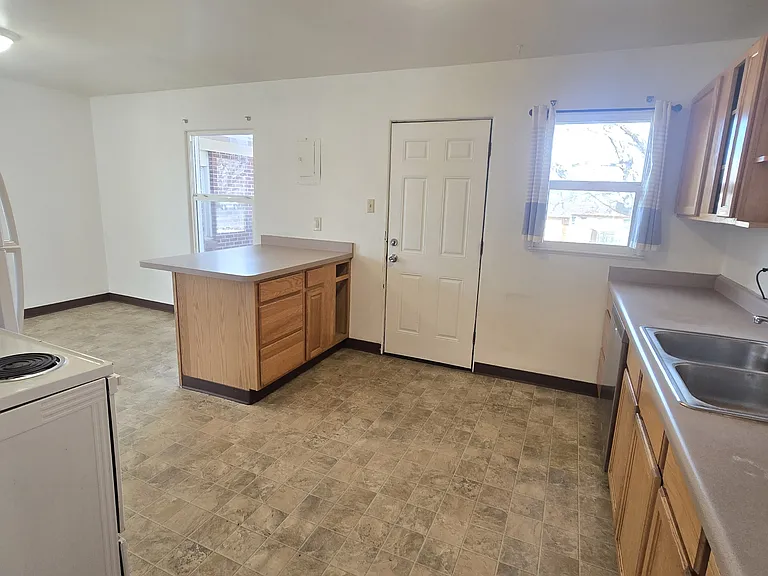 3820 Meadow Ln — Photo 6