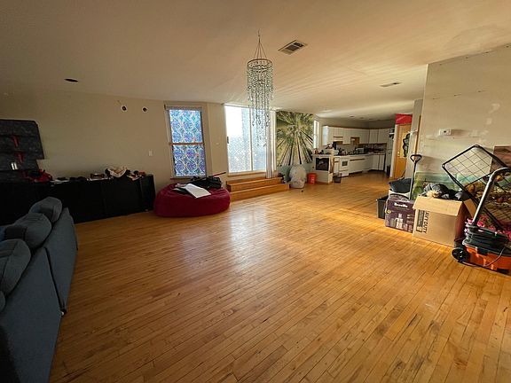 4th image of 1224 W Belmont Ave #3