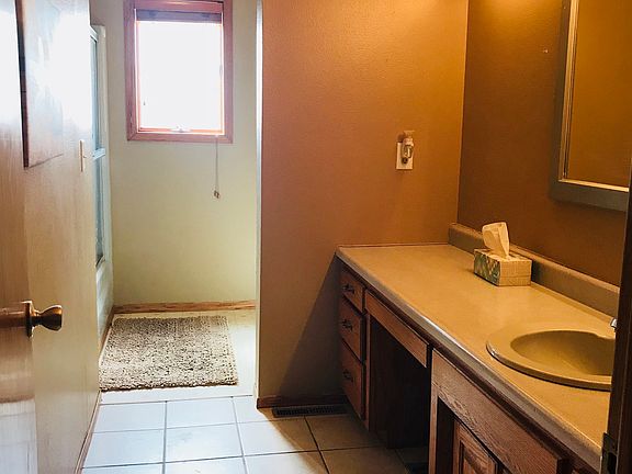 3rd image of 1055 Knox Ave