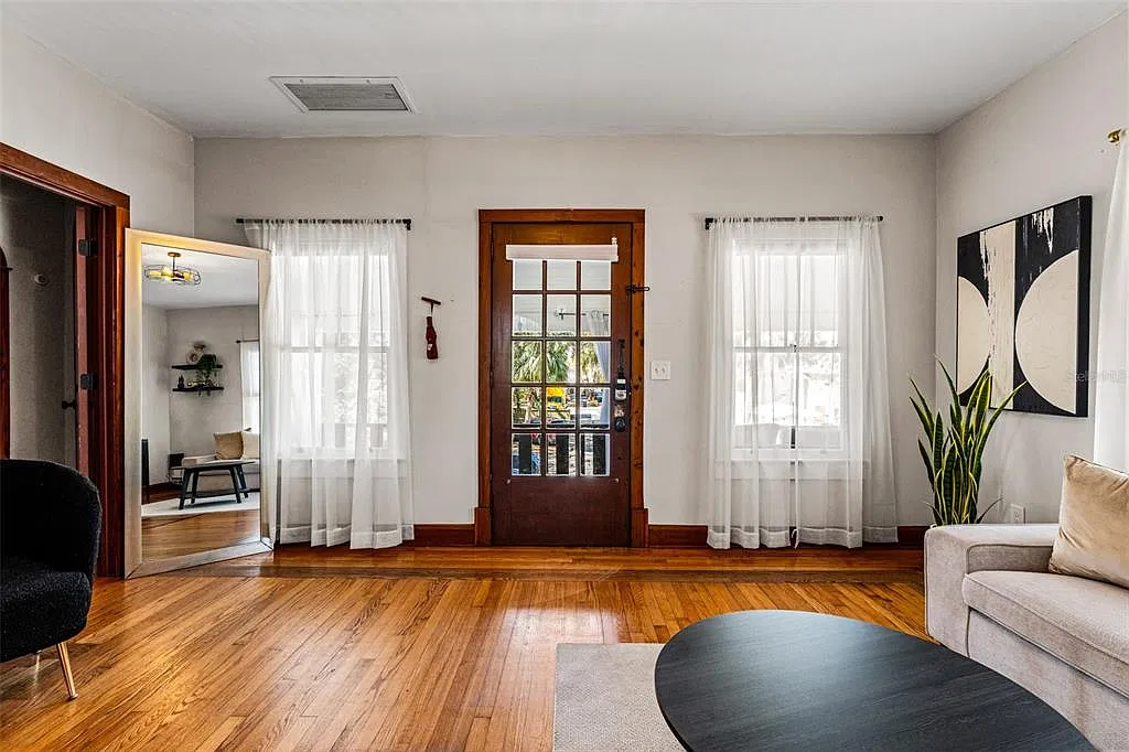 2 bed, 1.0 bath, 996 sqft, $1,350 — Photo 4