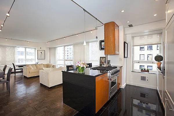 Sold by R New York | media 24
