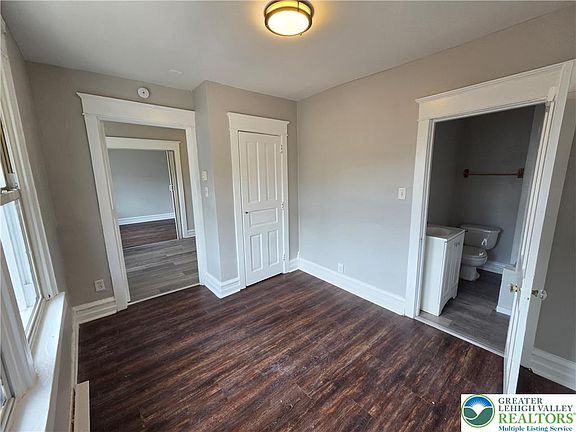 4th image of 926 W Walnut St APT 7