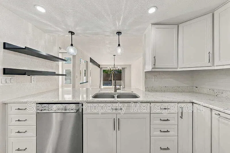 2 bed, 2.5 bath, 1600 sqft, $2,395 — Photo 4