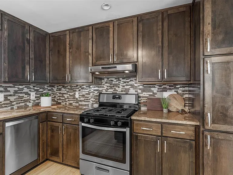 808 Salem Ln — Photo 11
