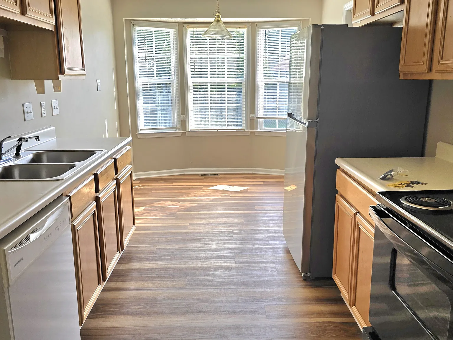 108 Laura Lane - 1 — Photo 2