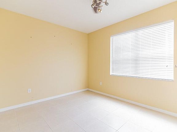 5th image of 300 Country Cottage Ln