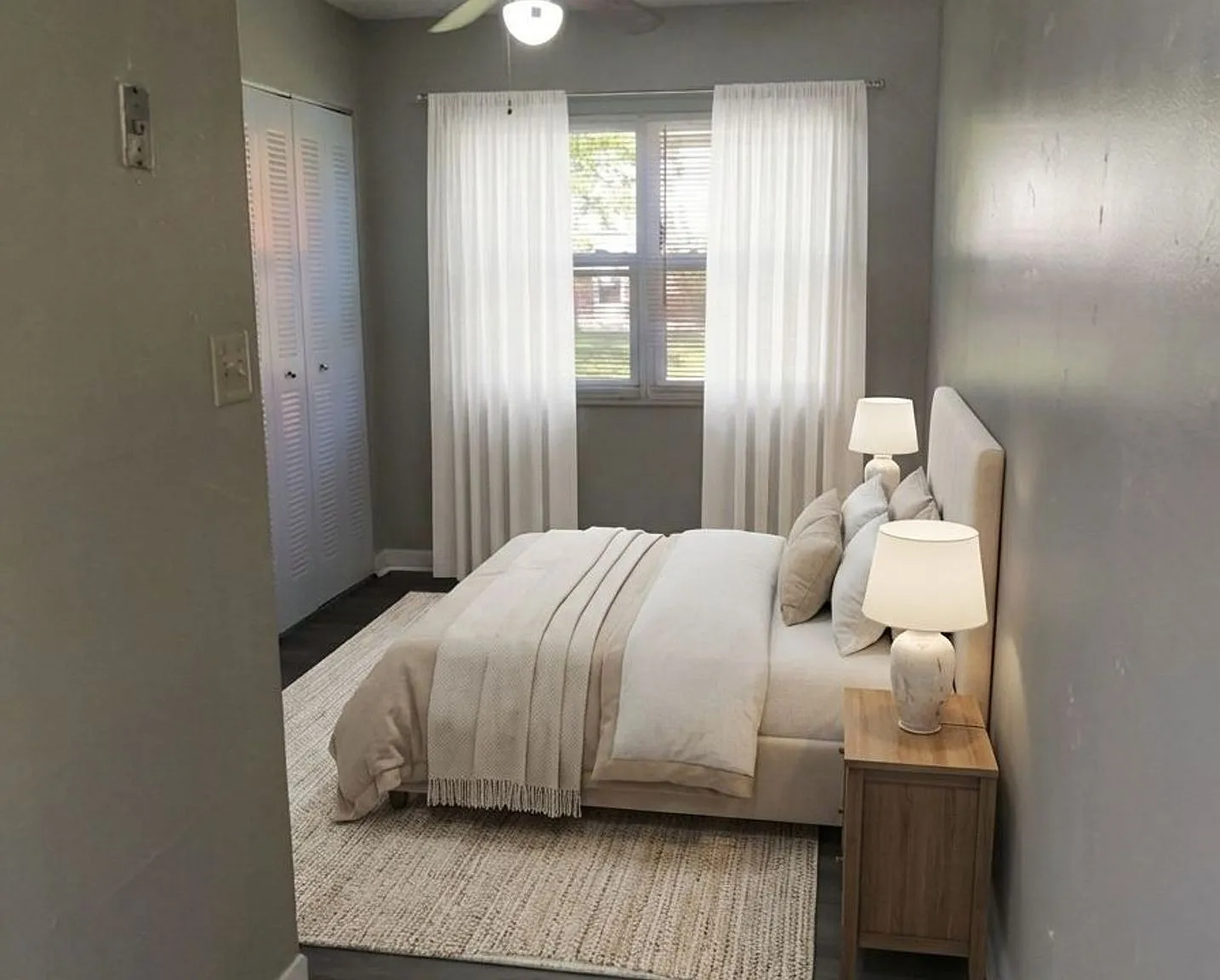 STERLING COURT APARTMENTS — Photo 3