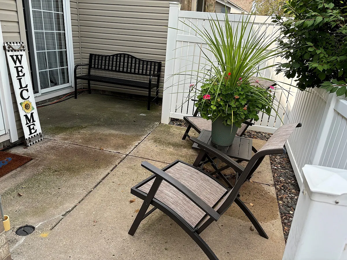 2 bed, 1.5 bath, 1234 sqft, $1,895 — Photo 2