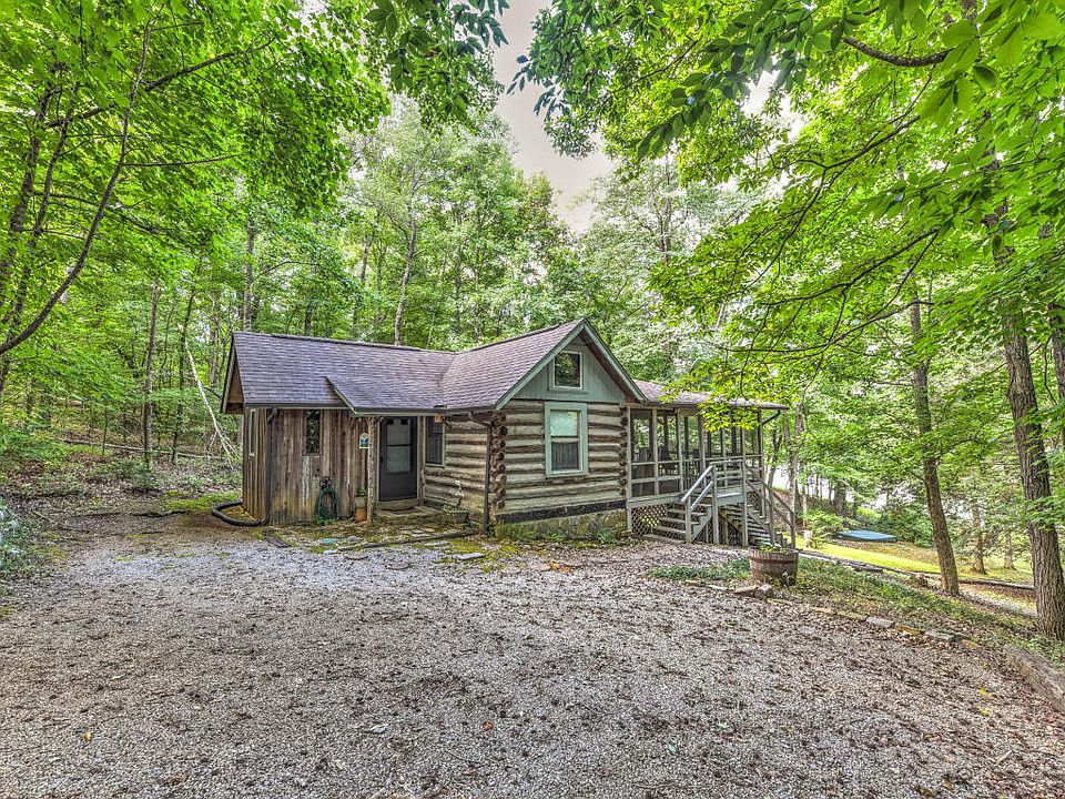 1st image of 144 Piney Point Dr