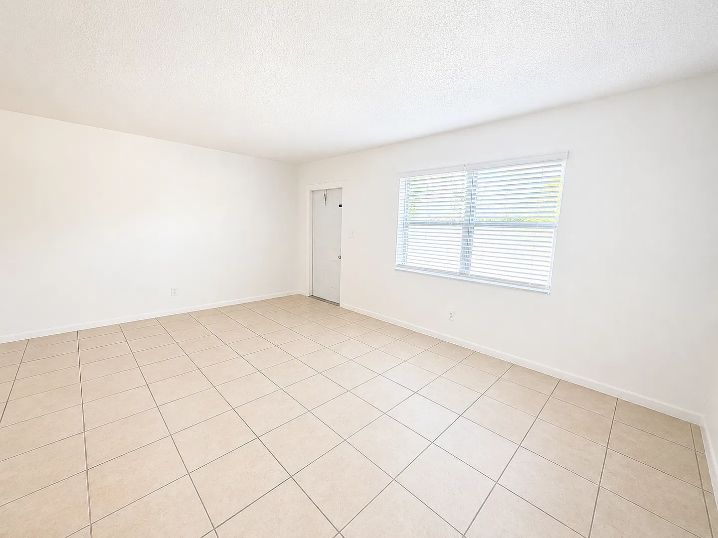 2306 NW 9 Ave — Photo 3