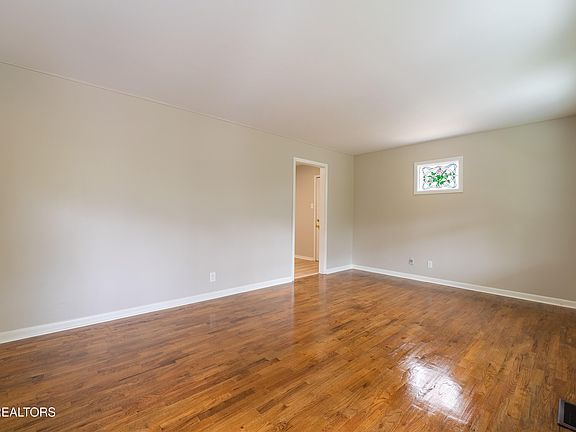 5th image of 2511 Davenport Rd