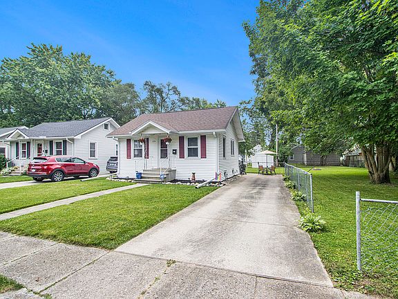 4th image of 126 Pleasant Ave