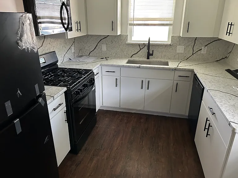 105 Joseph St — Photo 3