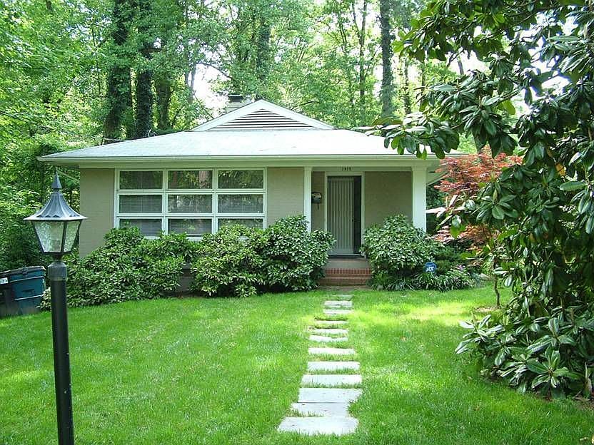 1st image of 1419 Woodland Dr