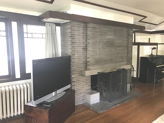 3rd image of 418 S Harvey Ave