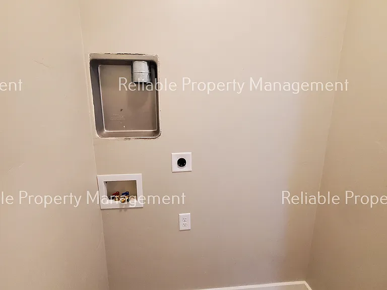 656 Saturn Ave #A — Photo 8