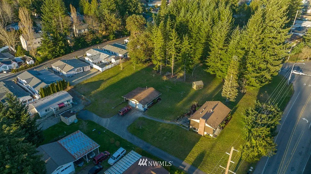 752 NE Riddell Road photo 1