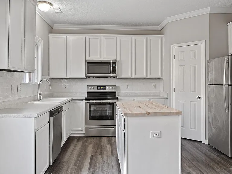 2839 Gross Ave — Photo 13