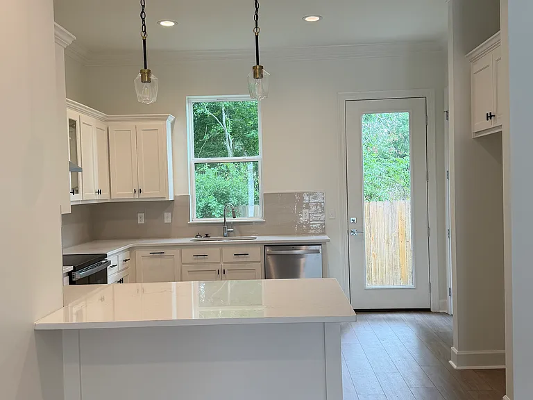 1510 Kaliste Saloom Rd — Photo 8