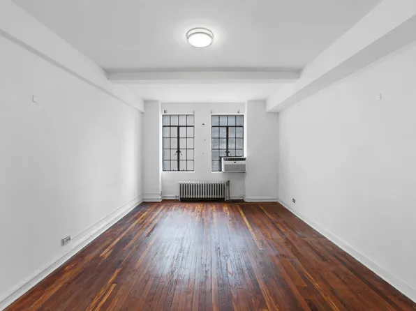 320 East 42nd Street image 1 of 8