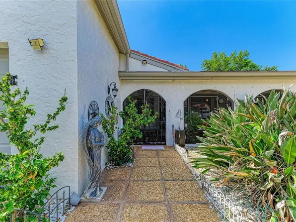 7236 Las Casas Dr, Sarasota, FL 34243