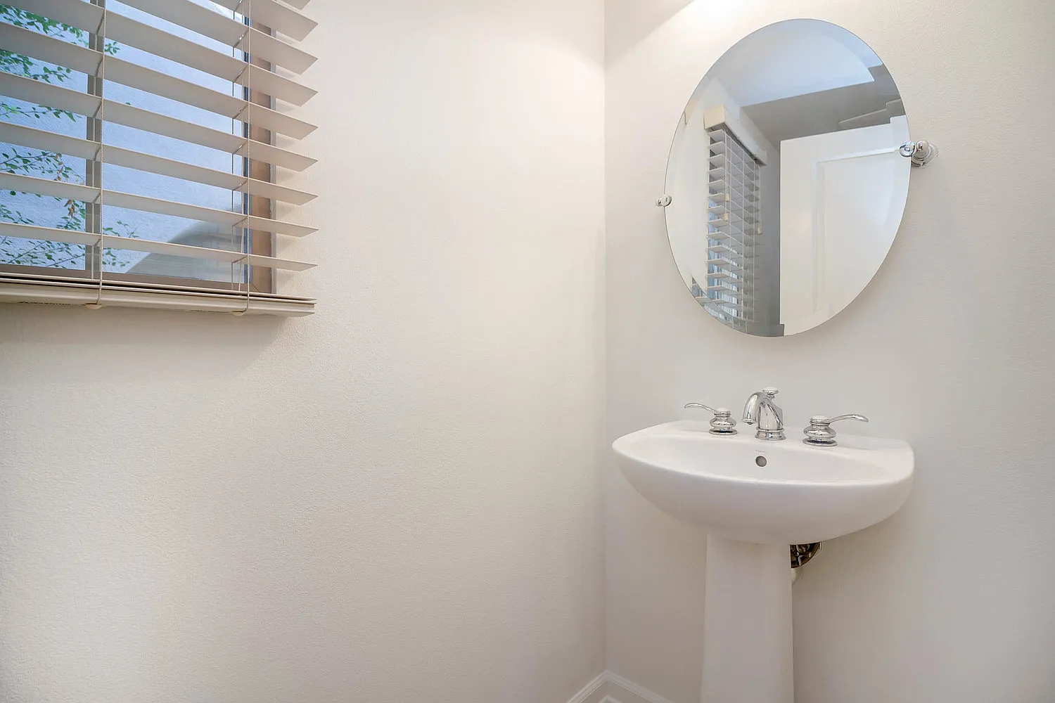 Nestled in the Woodbury Community- detached 2-bedroom Bowen Court Town Home — Photo 4