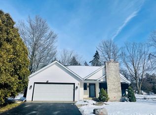 5980 Sandringham Ln, Rockford, IL 61107