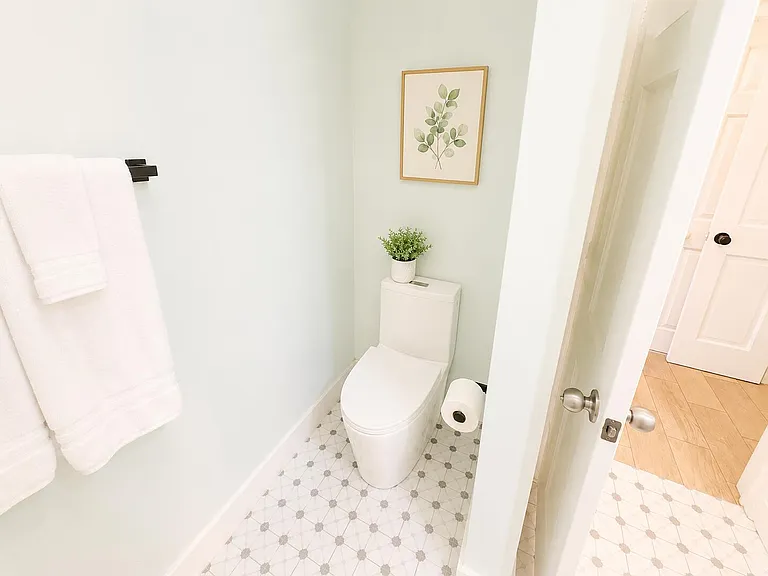 218 Whitehead St — Photo 8