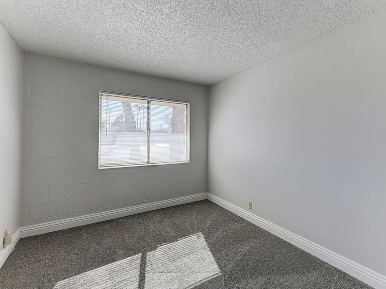 4417 Berkley Ave — Photo 2