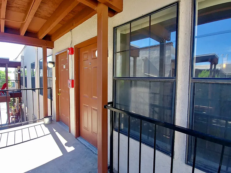 Updated Downtown 1 Bed w/ free WIFI & Gated Parking — Photo 71