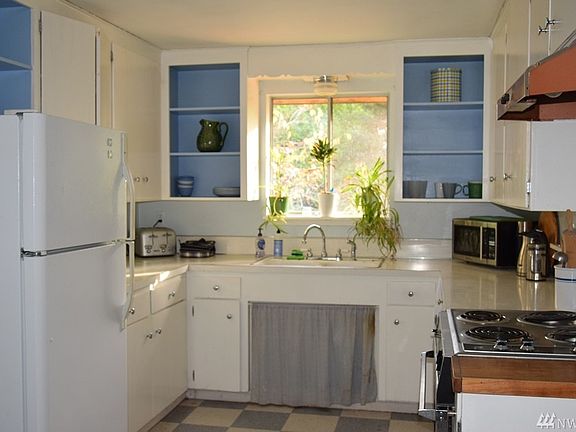 4th image of 2321 S 302nd St