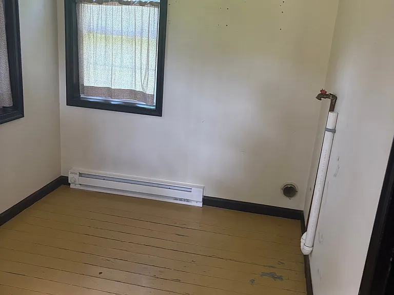 403 Old Ferry Rd — Photo 6