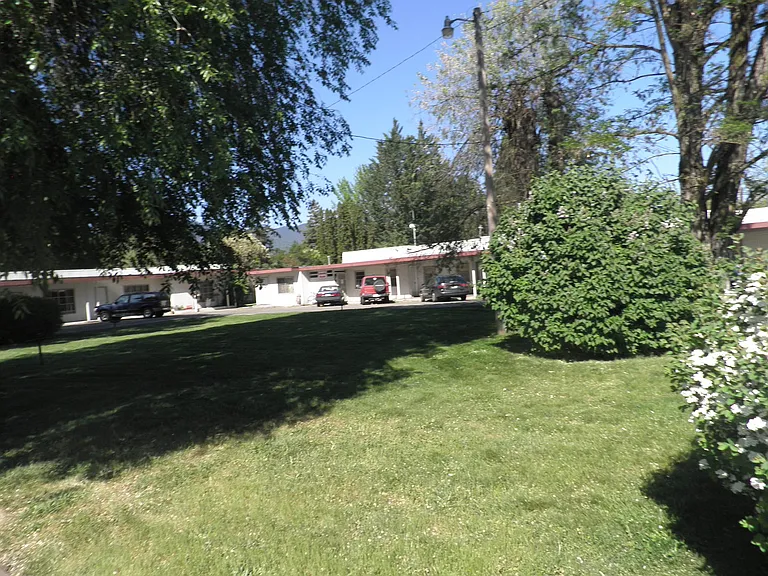 1400 Rogue River Hwy — Photo 3