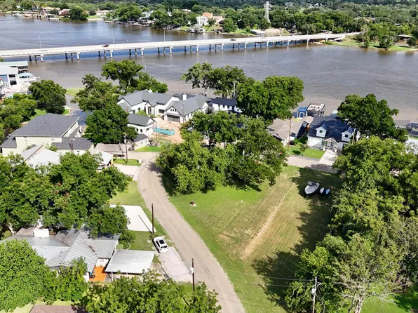 1615 Bluebonnet Lane, Kingsland, TX 78639