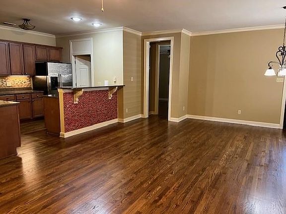3rd image of 831 Park Side Ln