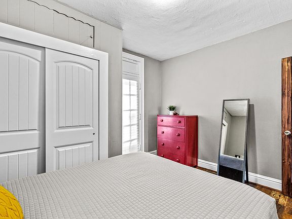 5th image of 5060 Chippewa St APT 1E