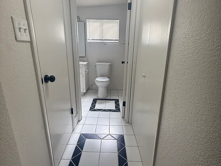 1149 E Pontiac Way — Photo 12