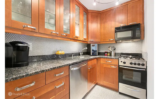 Rented by Douglas Elliman | media 9