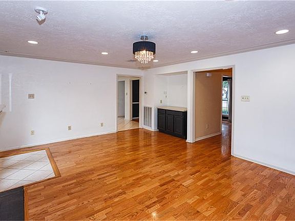 5th image of 113 Lake Point Dr