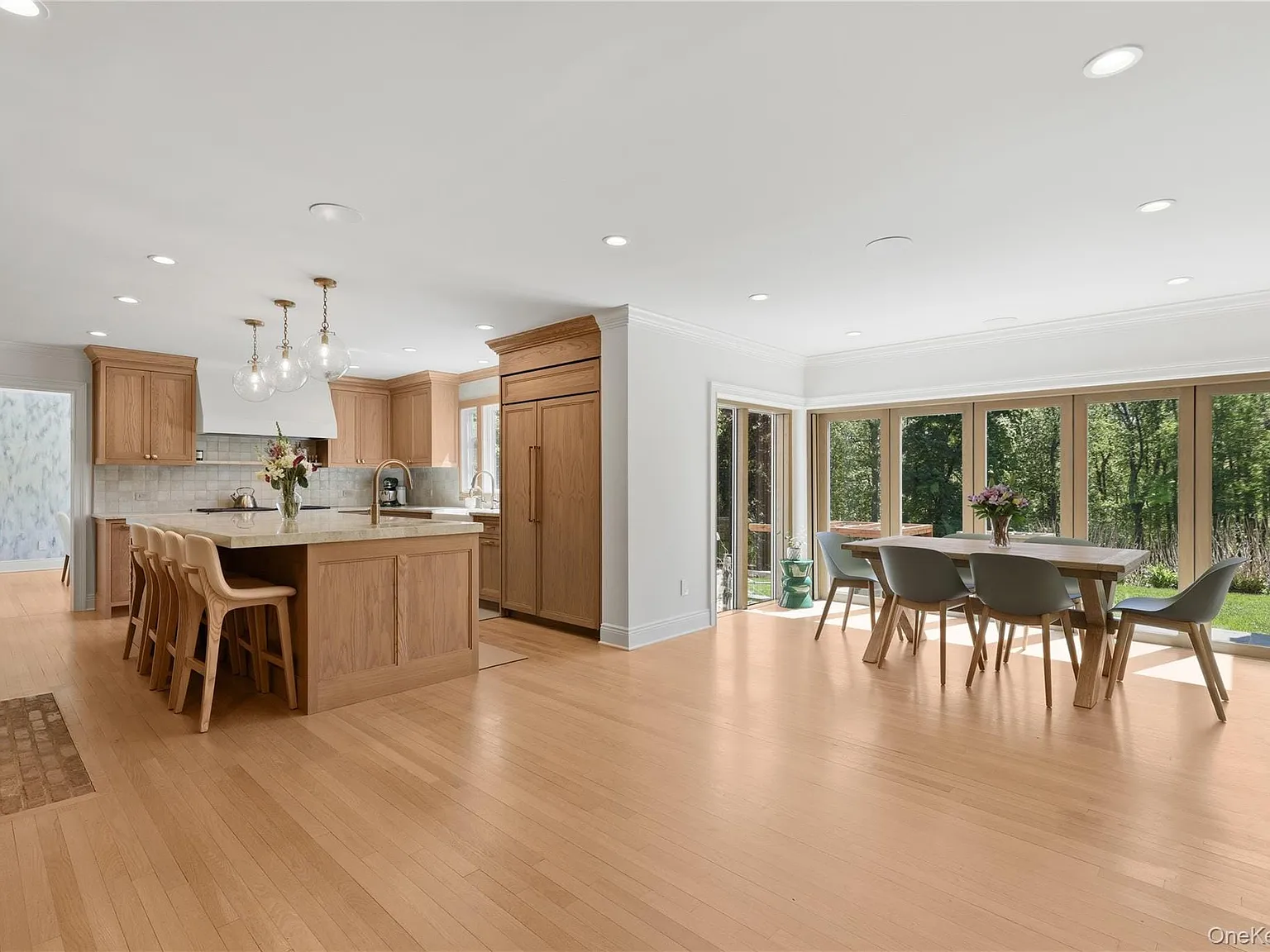 5 bed, 4.5 bath, 5313 sqft, $20,000 — Photo 4