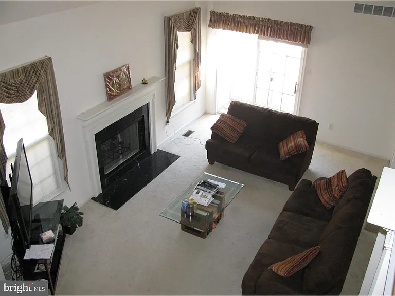 218 Silverbell Ct — Photo 7