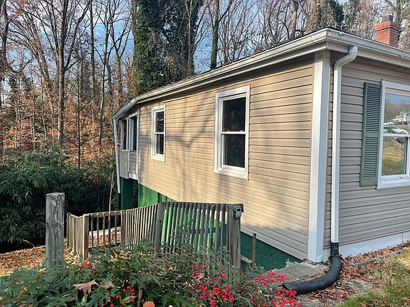 2nd image of 216 Sunset Dr