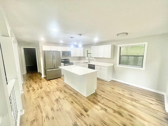5th image of 3441 Valley Dr