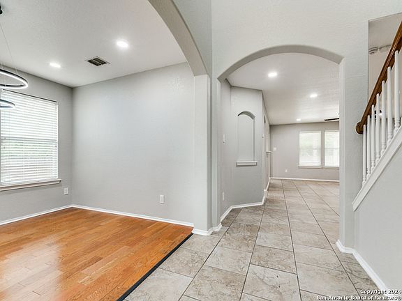 4th image of 10302 OAKWOOD CREST